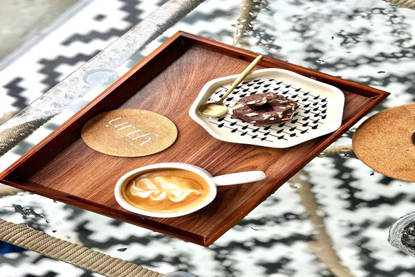 Urth Organic Cafe & Eatery