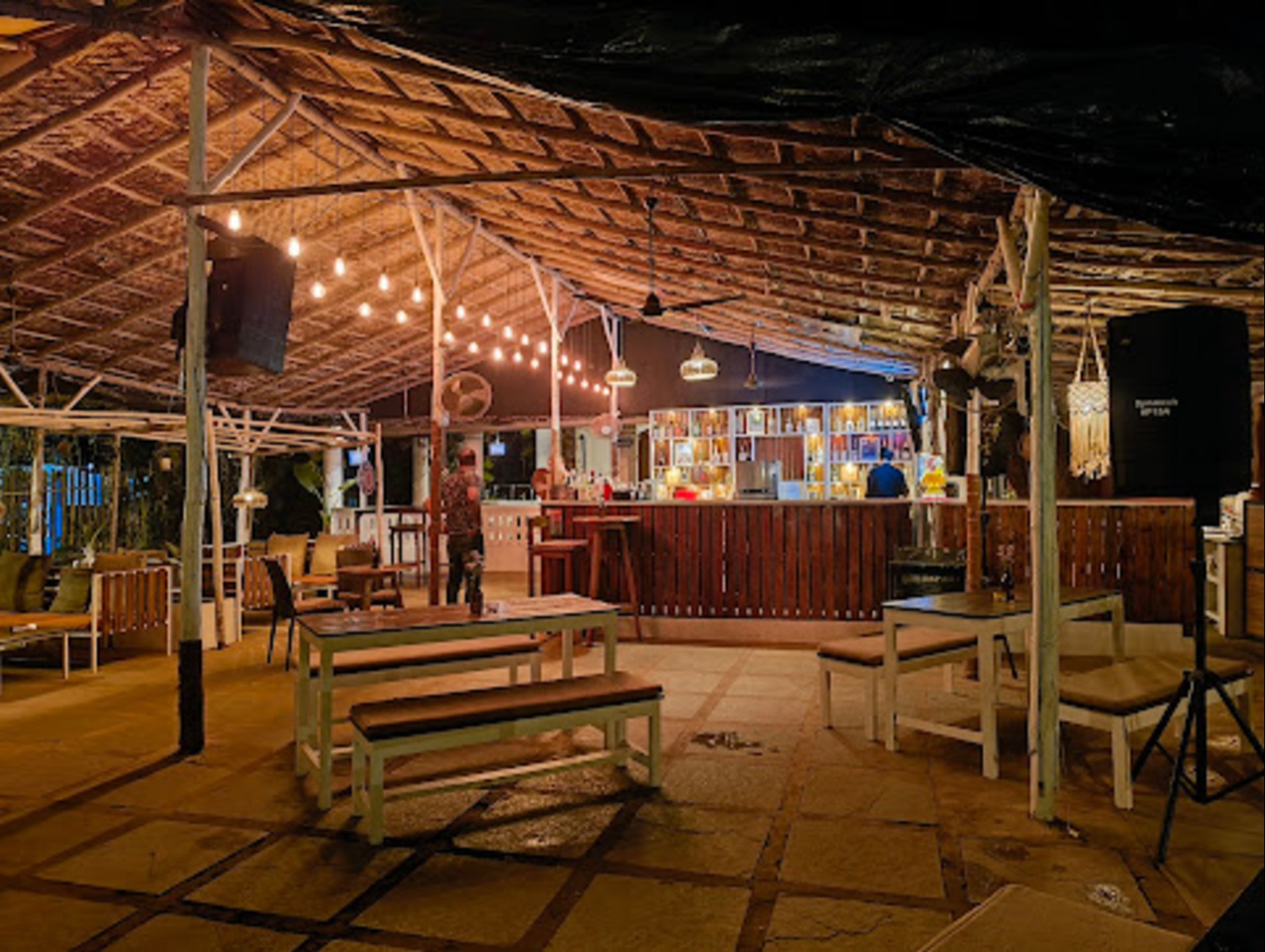 Saltamontes - Garden Cafe & Bar