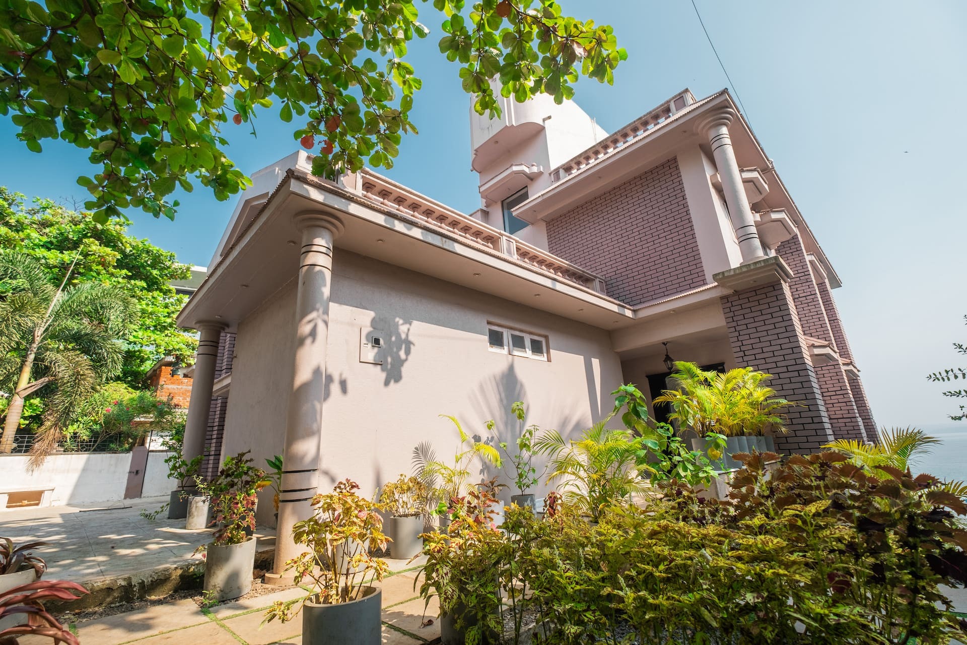 Serenova - Dia Hotels