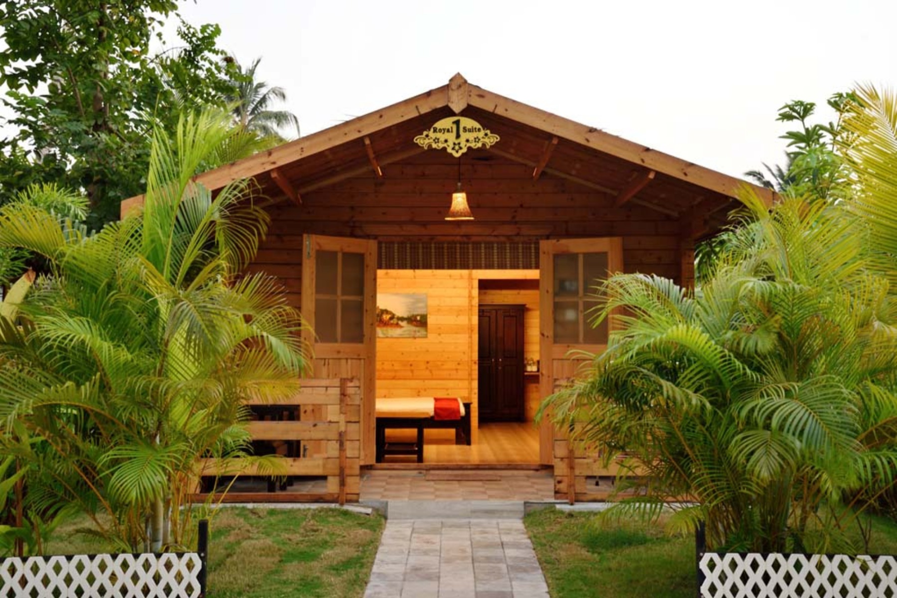 Majestic Beach Comforts - Beachfront
