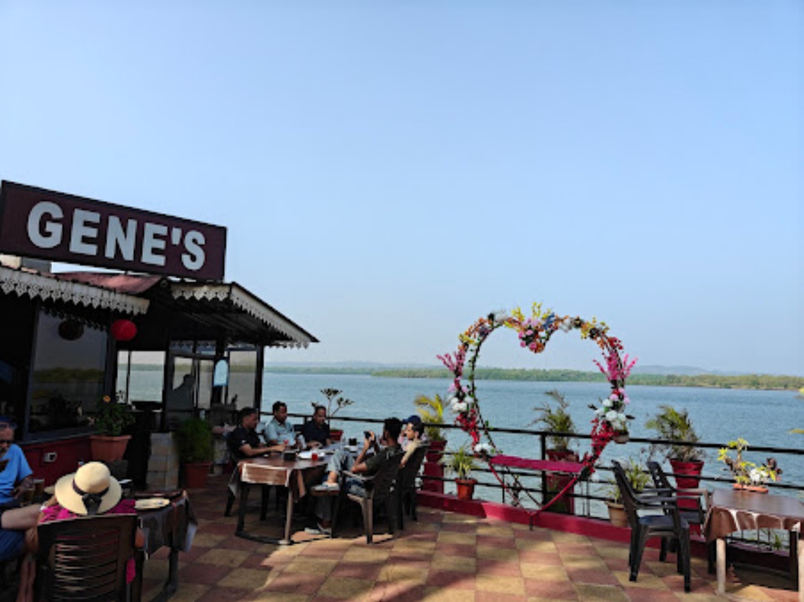 GENE’s - Restaurant By The Riverside
